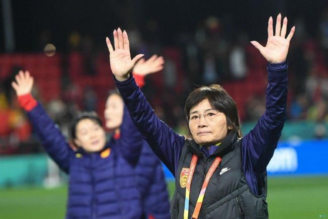 男人扒开美女狂揉电影